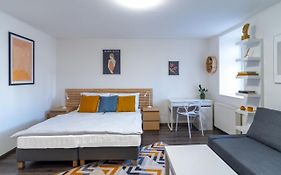 The Bookhouse, 5-Bedroom Residence By Prague Castle